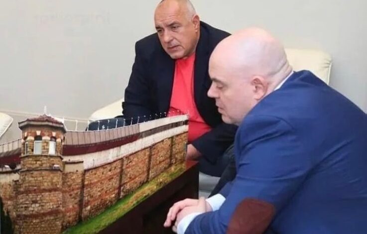 Иван Гешев скри политиците и магистратите с имоти и банкови сметки в чужбина