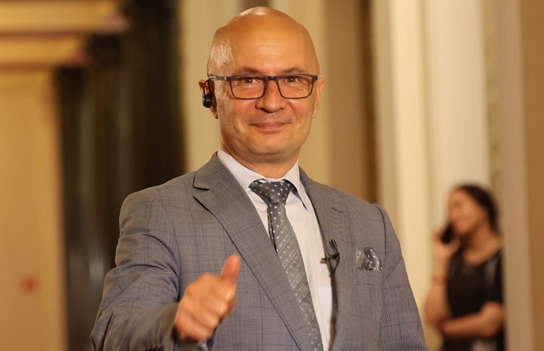 Волен Сидеров бесен на нежния Иво Никодимов, търкал ареста след негов Covid донос
