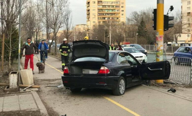 Пиян тийнейджър се обърна с БМВ