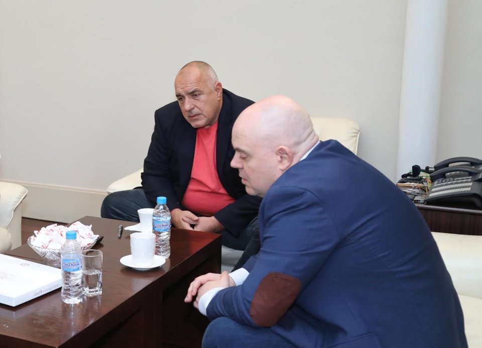 Премиерът разкова Гешев: Главният прокурор е пазител на корумпираните!