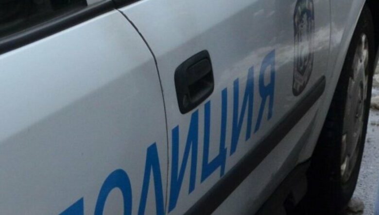 Луда гонка в Шекера: Заклещен от патрулка заряза БМВ-то и избяга