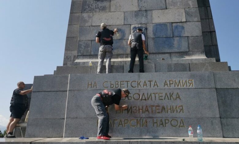 Оставки в полицията заради задържаните за драскането по МОЧА