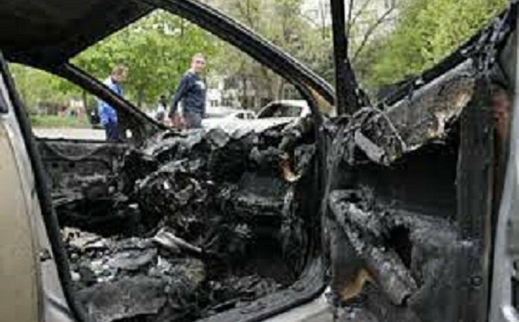 Пожар изгори няколко коли на Панчарево, по чудо няма пострадали