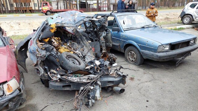 АД: Голф с кърджалийски номер под обстрел в Киев (СНИМКИ)