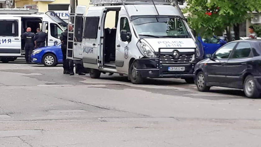 Арестуваха още един полицай за трафик на бежанци
