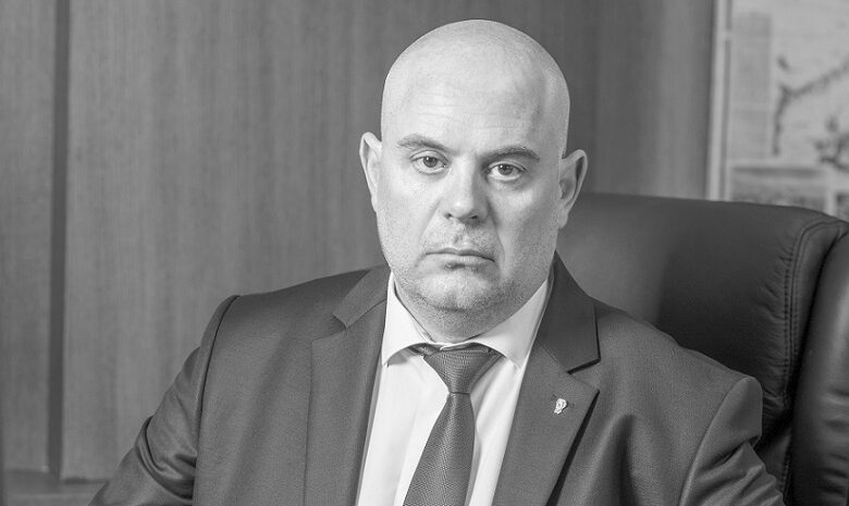 Цирк „Гешев“ пак катастрофира – няма обвинени за „лова на руски шпиони“ в ДАНС