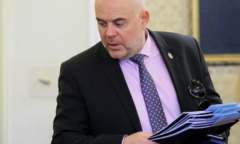 Гешев: Прокуратурата няма да служи за декор на предварително взети политически решения
