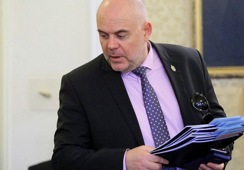 Гешев: Прокуратурата няма да служи за декор на предварително взети политически решения
