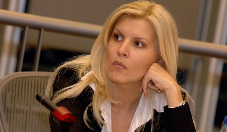 При закрити врата: Съдът решава за арестуваната министърка