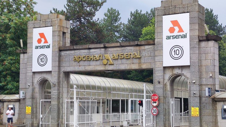 Тежко ранената в "Арсенал" е с опасност за живота