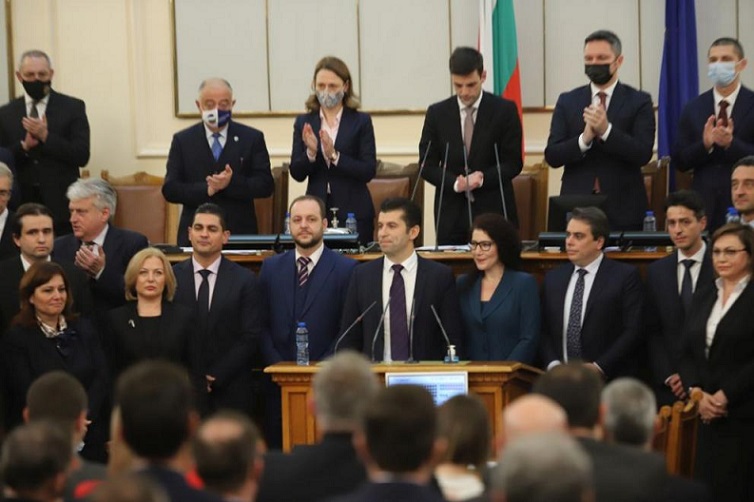 Коалицията е спасена! Цената: Няма да даваме оръжие на Украйна