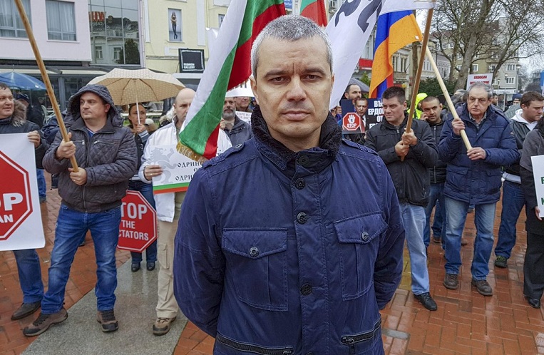 ГЕРБ клатят кабинета чрез Копейкин и „Възраждане”
