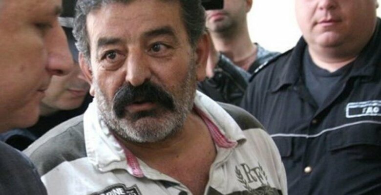 Битият с вили кипърец: 10-11 души ме нападнаха, изпочупиха ми колата