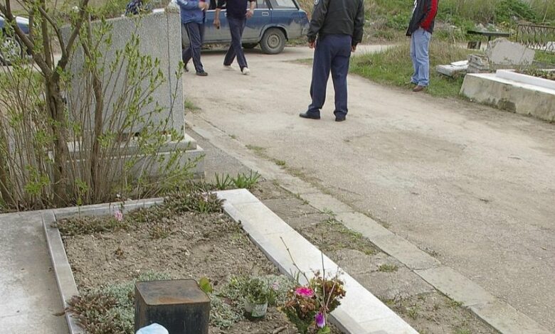 Георги Енев е траурният агент с незаконните гробове