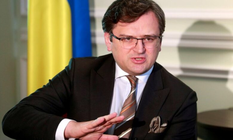 Кулеба: Русия се опитва да продаде зърно, откраднато от Украйна