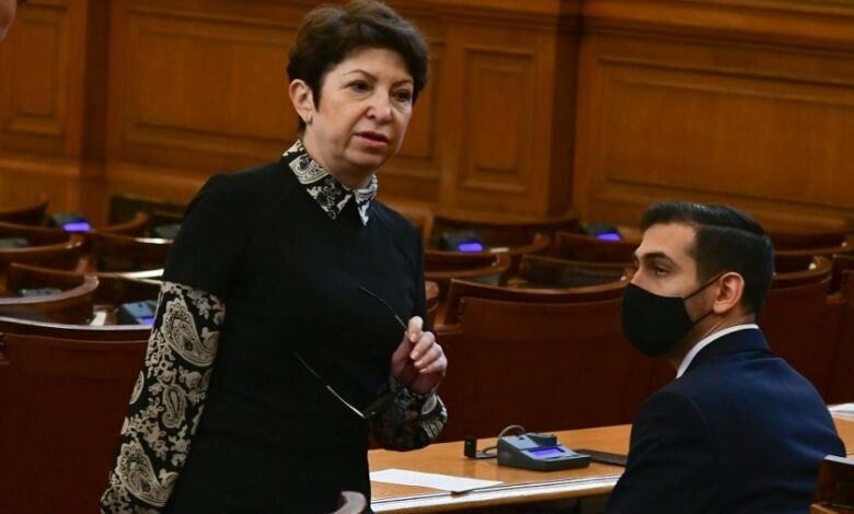 Рена Стефанова готова да се откаже от имунитета си