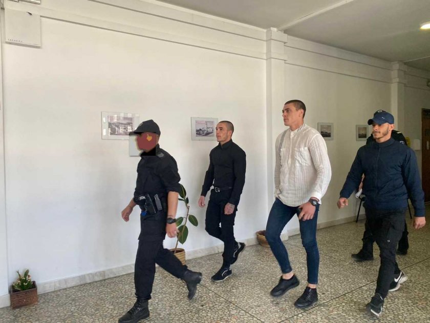 Върнаха в ареста тримата бандити, карали ученици да продават дрога (ВИДЕО)
