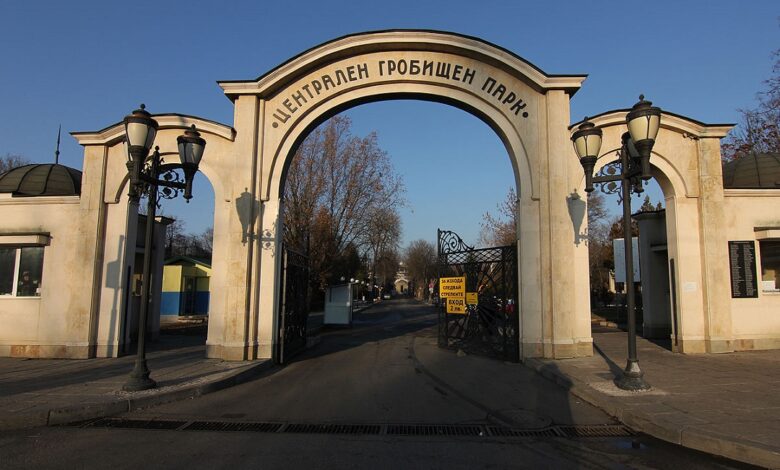 Само в Narod.bg: Гробищната мафия печели по 80 000 лв. на седмица за сенчест бос, вързан с Мешерето