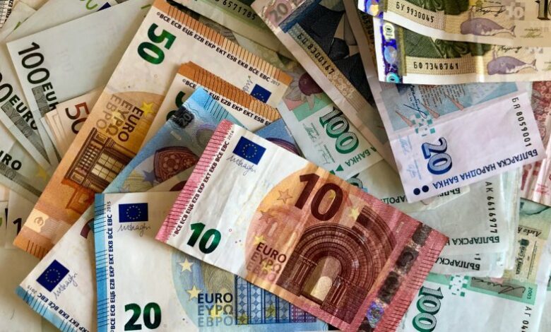 Бинго: Крадец щипна &euro;2200 от кола в Сливенско