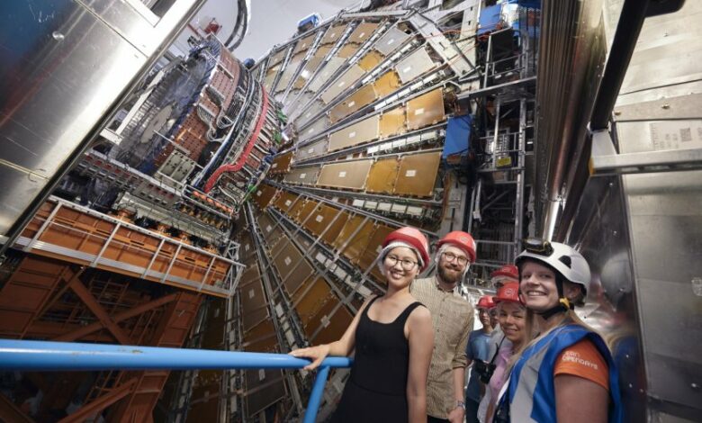 CERN спира сътрудничеството с Русия и Беларус