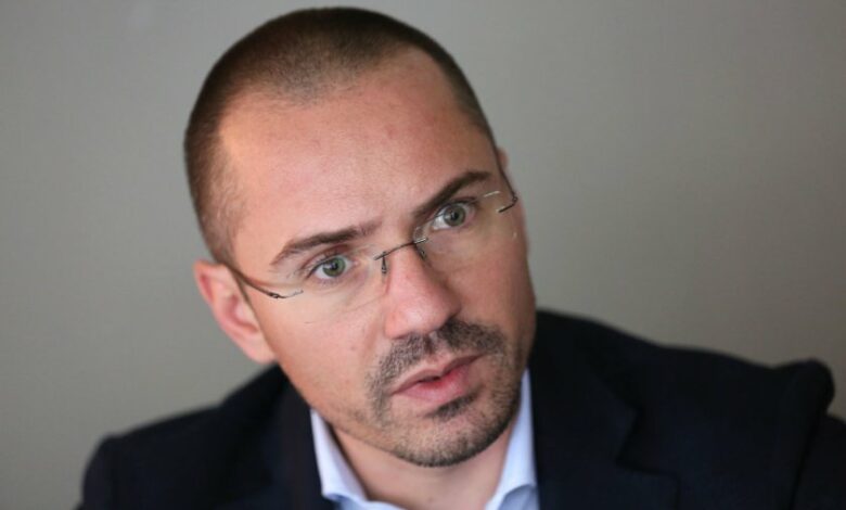 Джамбазки подава сигнал до ЕК за подпаления български културен институт