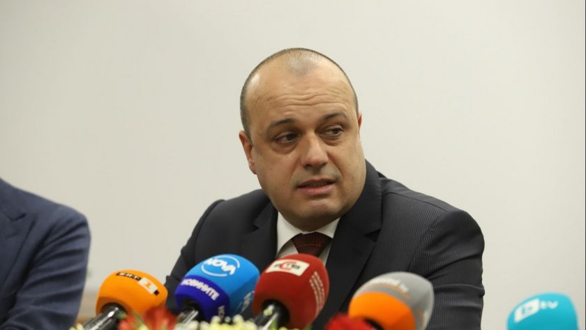 Христо Проданов: До два месеца вадим бежанците от станциите