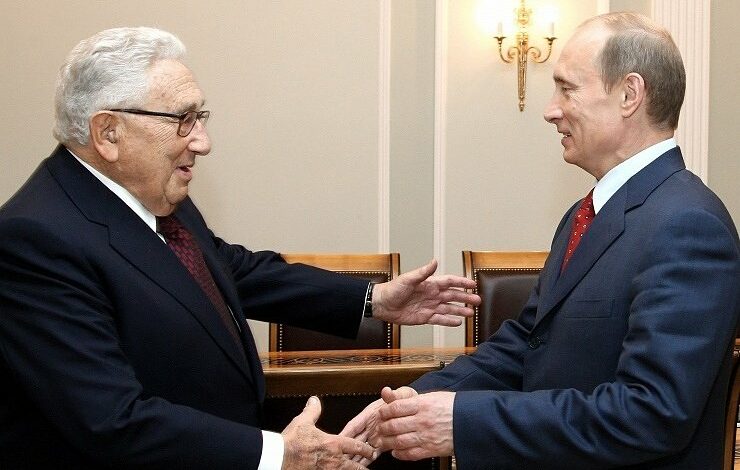 Кисинджър: Зеленски е случаен президент, Путин е глава на пропадаща страна
