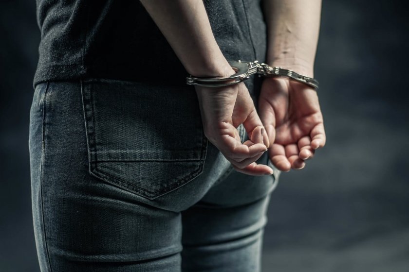 Полицаите ще обявяват правата на арестуваните писмено