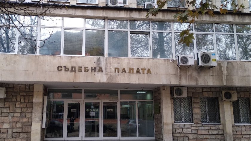Съдът пожали трима роми, отвлекли ученичка за булка