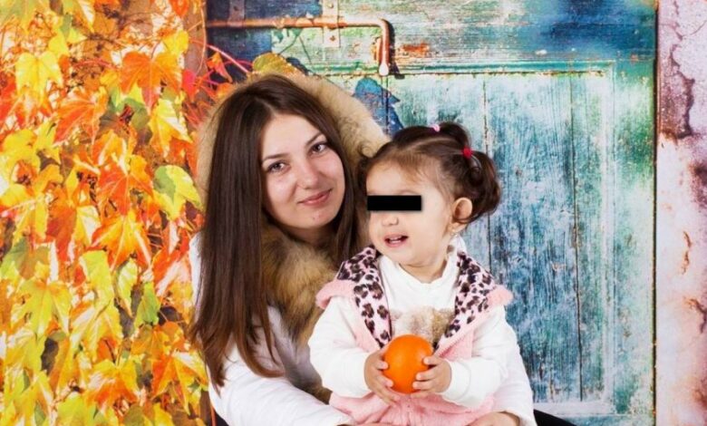 Съдът в Пловдив задържа под стража майката, която уби с нож дъщеря си
