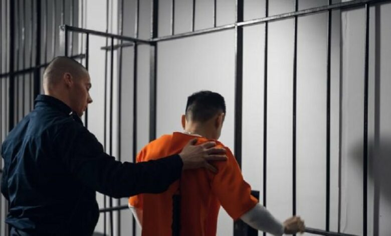 Три ченгета влизат в затвора за кражба на цигари за 2 млн. лева