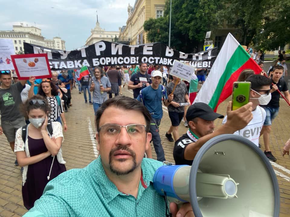 Narod.bg пита: Прокуратурата разследва ли Настимир Ананиев за педофилия?