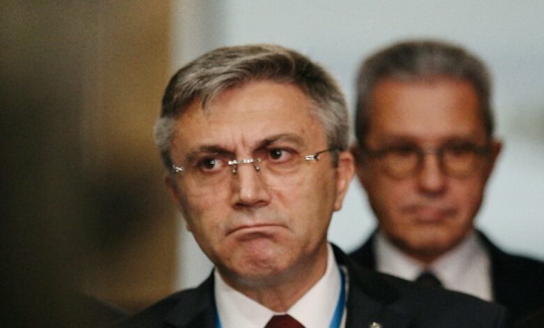 ДПС вдигна мерника на Гешев