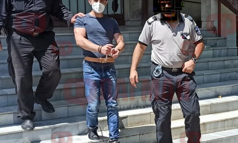 Иван Кокито, наръгал 19 пъти ученичка в Бургас, опита да заколя съкилийник с консерва