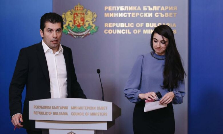 ОТЧЕТ в Narod.bg: Кирил Петков летял 19 пъти с „Отряд 28“, в 18 от тях с Лена Бориславова