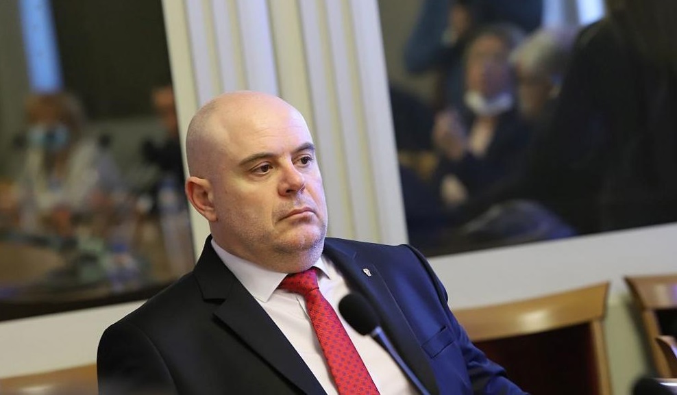 След „изпирането“ от ЕНП: Депутатите привикват Гешев за пачките на Бойко