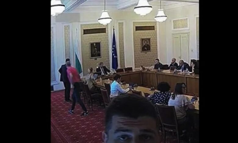 Изтече таен запис от преговорите за правителство. Ето го