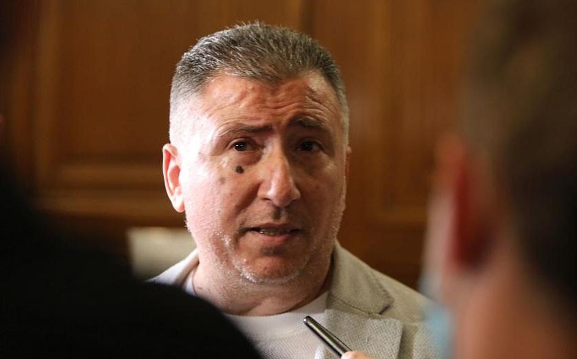 Удар на Narod.bg: Беглецът от ИТН Светлин Стоянов – Брокера охранявал Иван Костов и шефа на парламента!