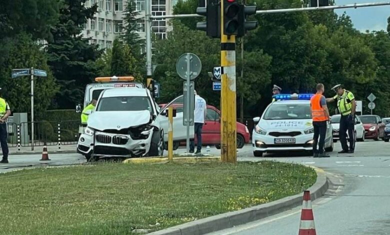 Джигит потроши колата на съпругата на Бойко Рашков (ОБНОВЕНА + СНИМКИ)