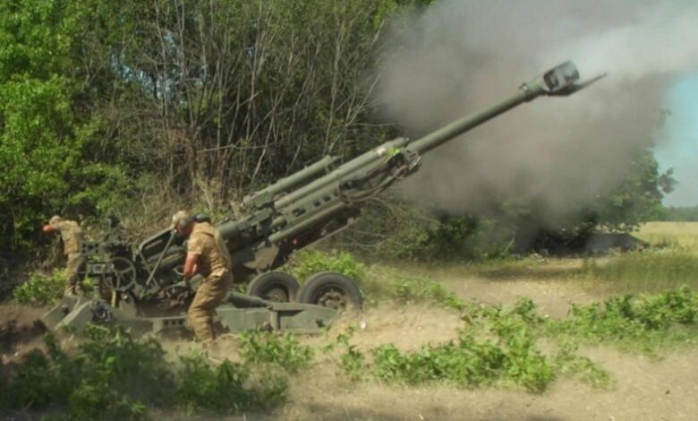 Украинците показаха как използват американските гаубици M777 (ВИДЕО)