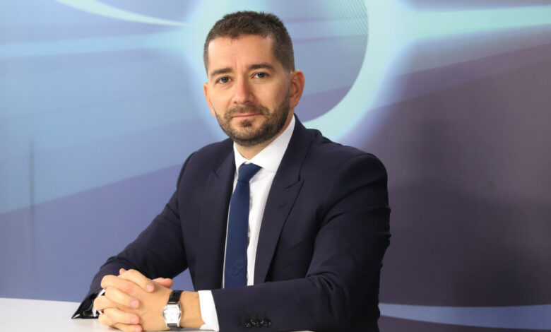 ПОТРЕС в Narod.bg: Бащата на политолога Слави Василев е ченге от ДС (РАЗКРИТИЯ на дисидент)