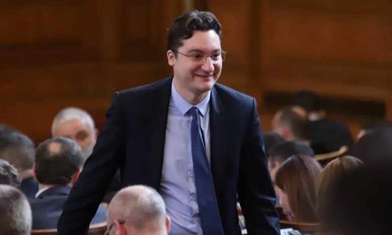 ИЗНЕНАДА: Крум Зарков спънал кабинета на Асен Василев