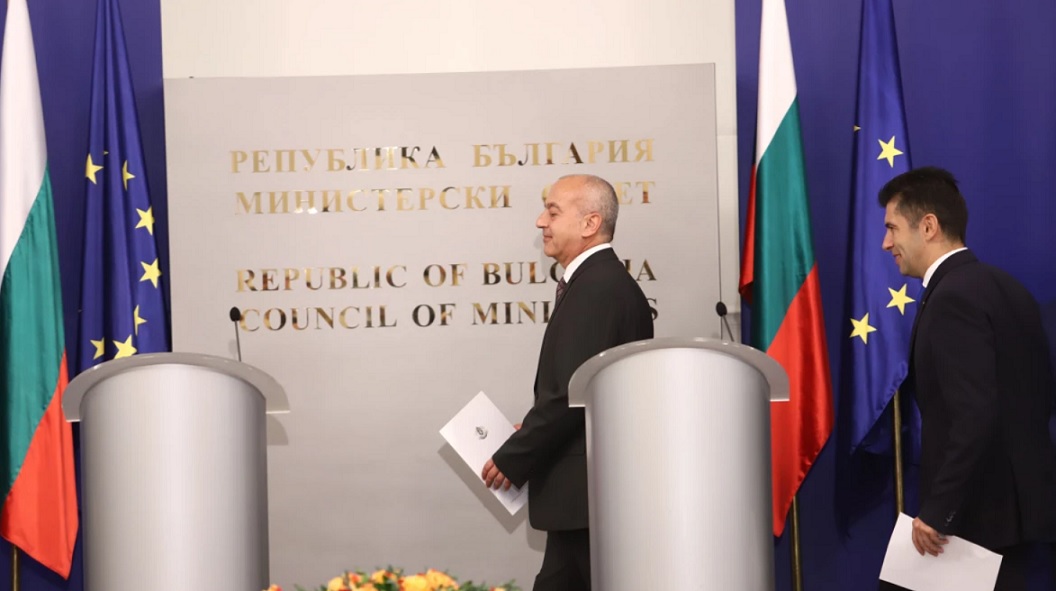 ПОЧНА СЕ: Гълъб Донев отменя ключови решения на кабинета „Петков“
