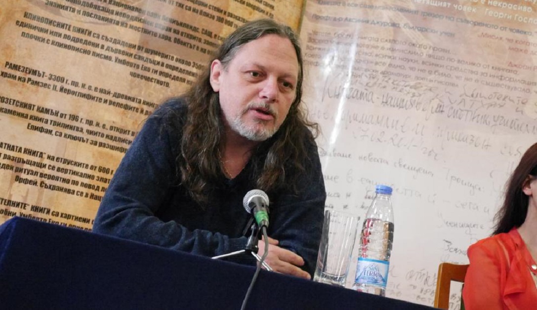 Narod.bg предупреди: Партиите готвят импийчмънт на Румен Радев, пречи им