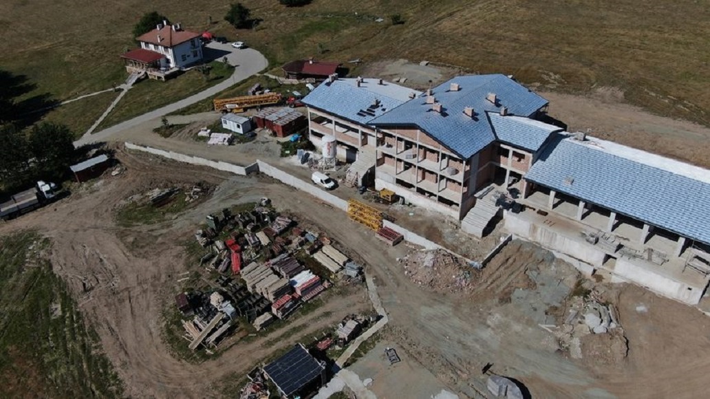Заменки в Narod.bg: Вълка обещал да ремонтира къпалнята „Мария Луиза“, в замяна – да му оставят незаконния палат на брега на язовир „Искър“