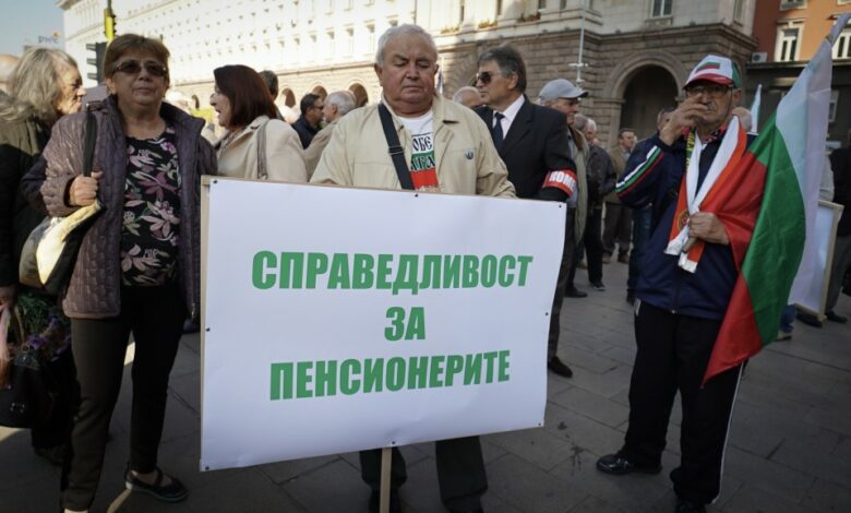 ИДЕ ГЛАД! Къде са парите ни за втора пенсия?