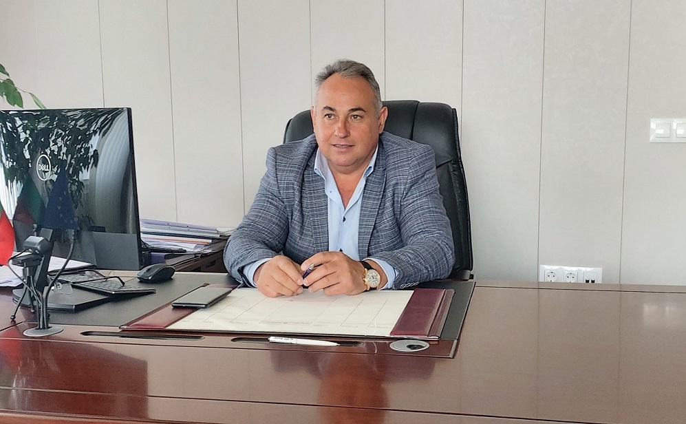 НЯМА ДЪРЖАВА: Кмет от ГЕРБ 5 г. краде вода за бетонов възел – нови престъпления на Елин Радев