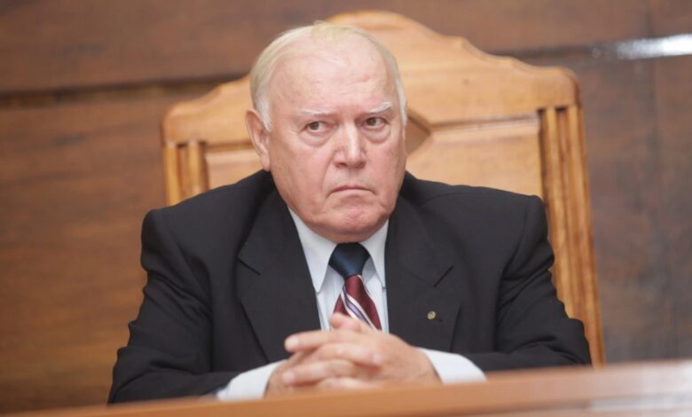 СКАНДАЛНО: Прокурори погнаха шефа на юристите Владислав Славов, прибирал по 4 бона рушвет от наематели на СЮБ?