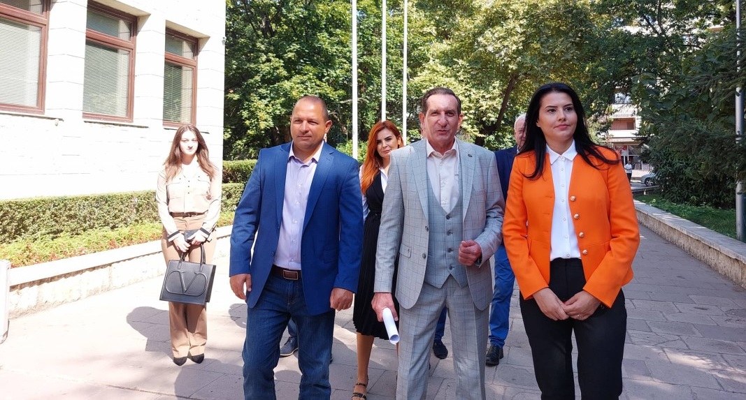 Само в Narod.bg: Трима топ гербопитеци спестили стотици хиляди… от заплати (ДОКУМЕНТИ)