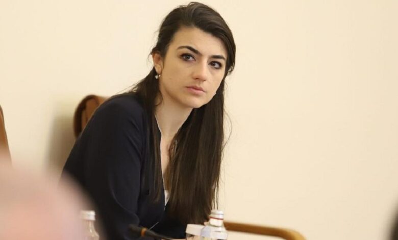 ОБРАТ: Лена се връща в политиката